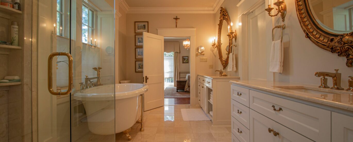 luxury bathroom